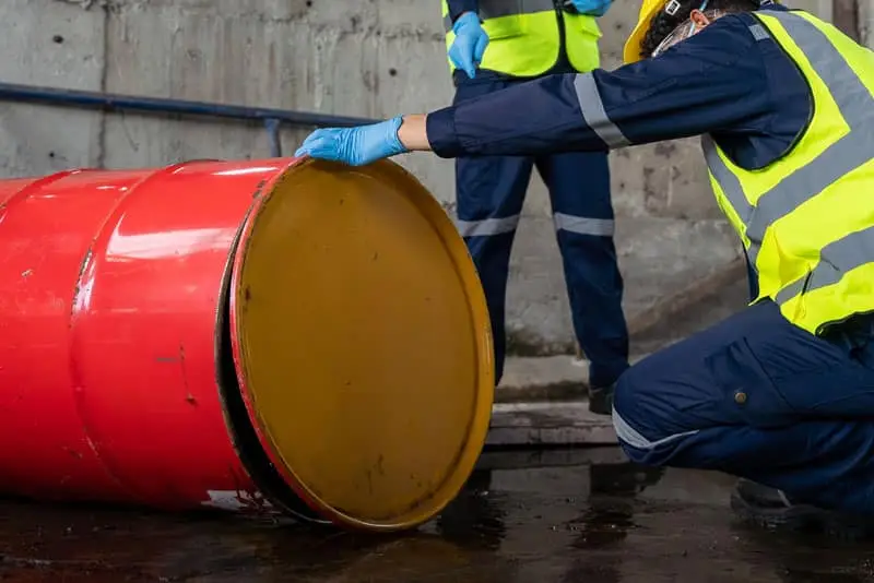 Petroleum and oil tank removal on contaminated site | Groupe SCP